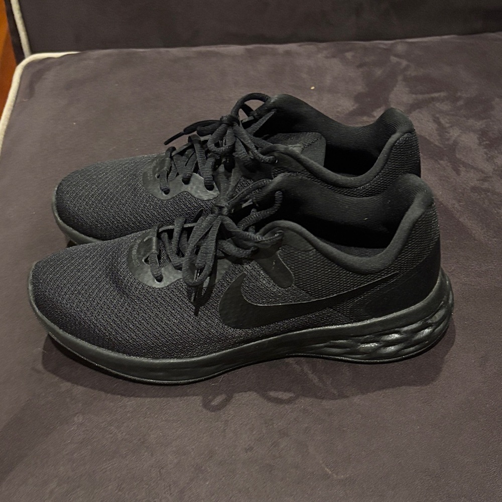 Nike Women's Black Athletic Shoes